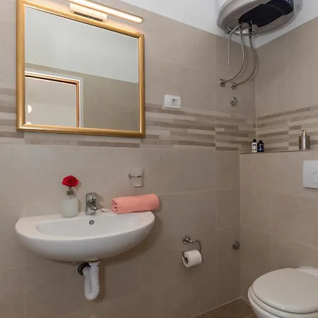 Libertas 1 Guest house *